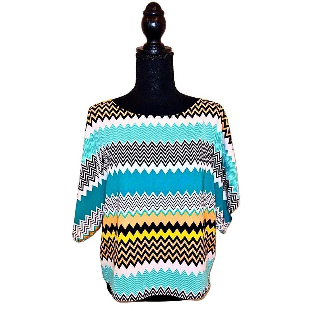 FRANCESCA'S COLLECTIONS MULTI COLORED ZIG ZAG PATTERN BLOUSE WITH ZIPPER BACK